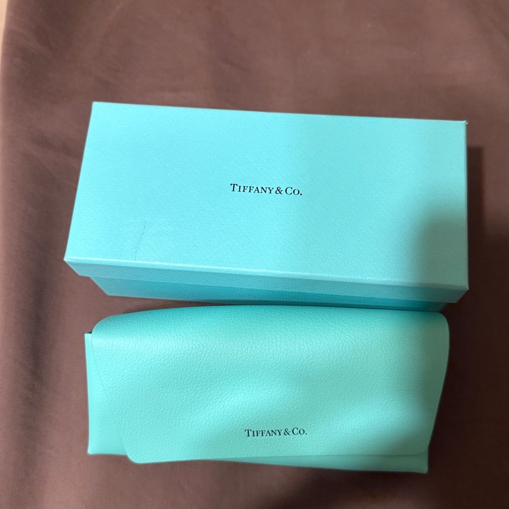 Authentic glass case/box and etui. Tiffany, Tiffany. Tiffany ;)